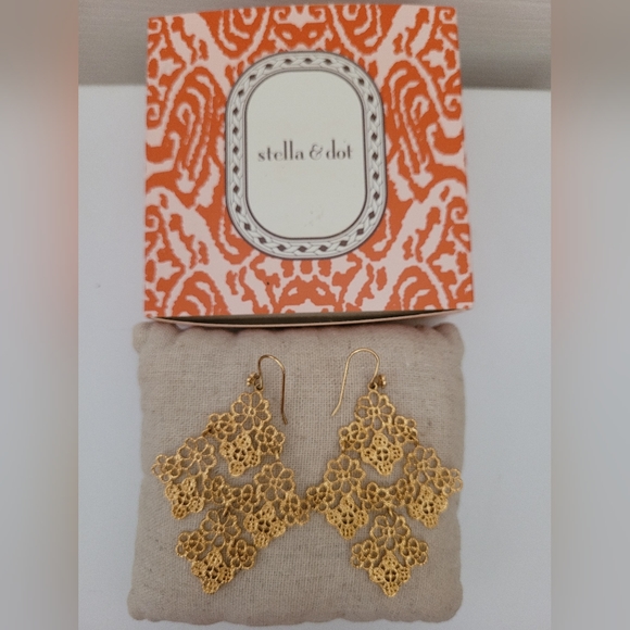 Stella & Dot Vintage Chantilly Lace Chandliers Gold - Picture 3 of 5